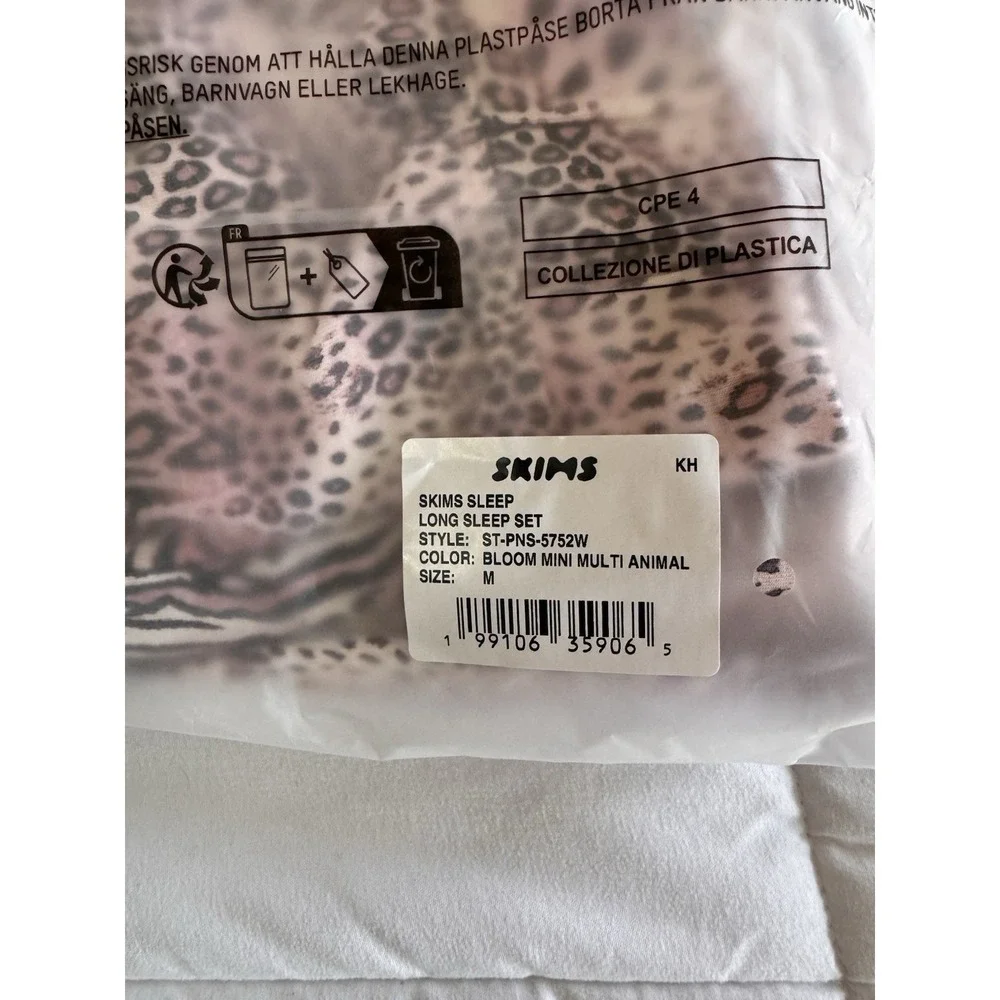 New SKIMS SLEEP LONG SLEEP SET IN BLOOM MINI MULTI ANIMAL PRINT SIZE MEDIUM NIB - Picture 4 of 6
